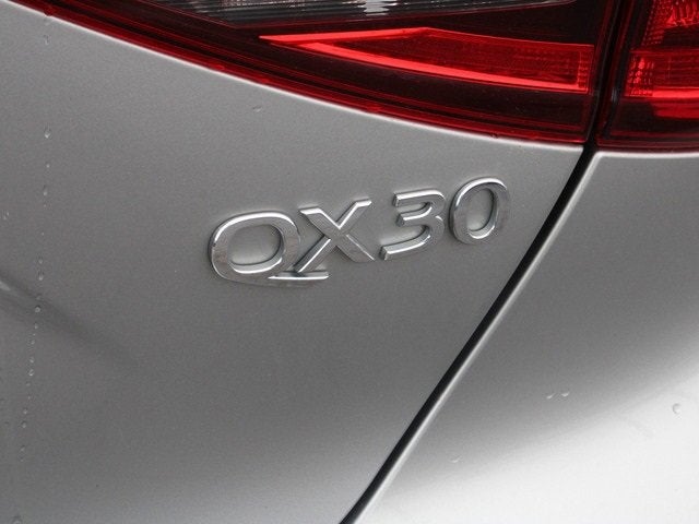 2017 INFINITI QX30 Premium